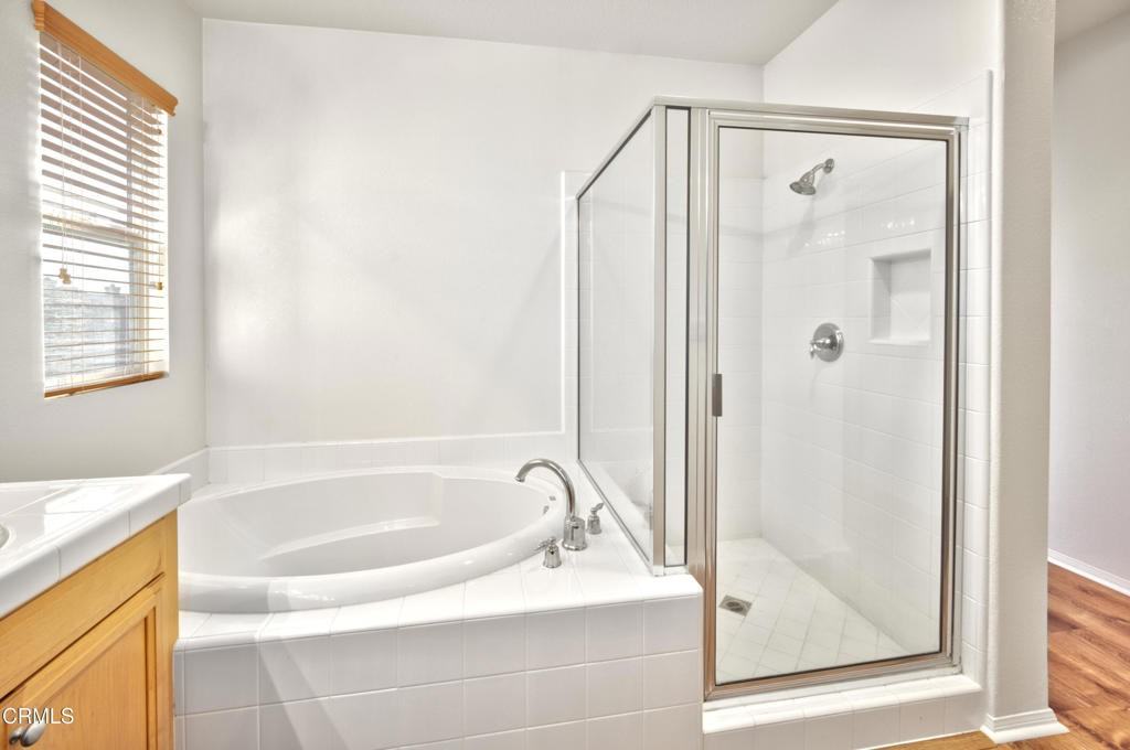 428 Lakeview Ct #428 - Photo 4 of 21