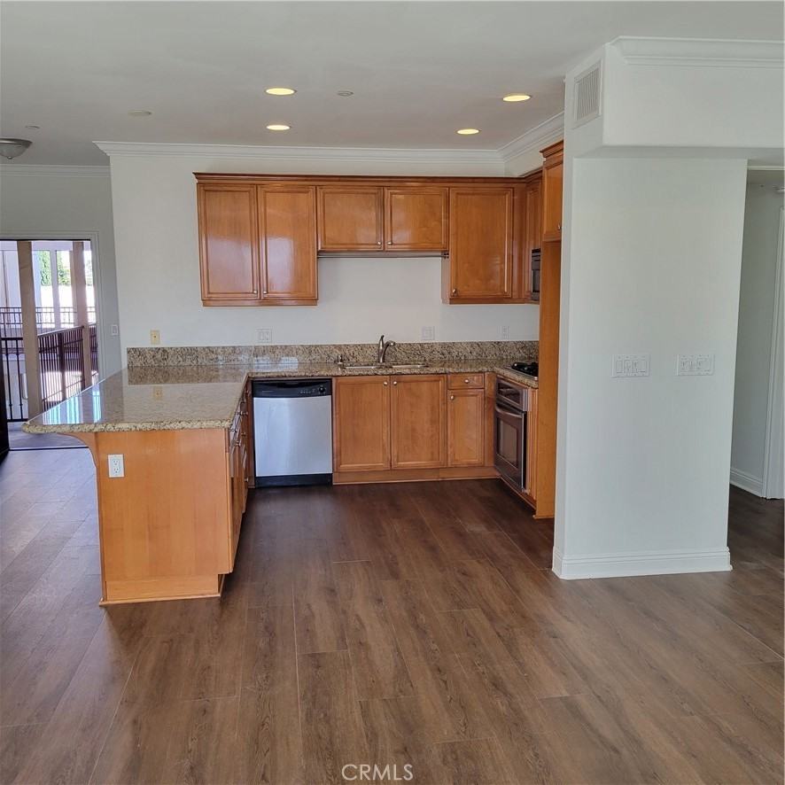 815 S Grand Ave #815-7 - Photo 2 of 12