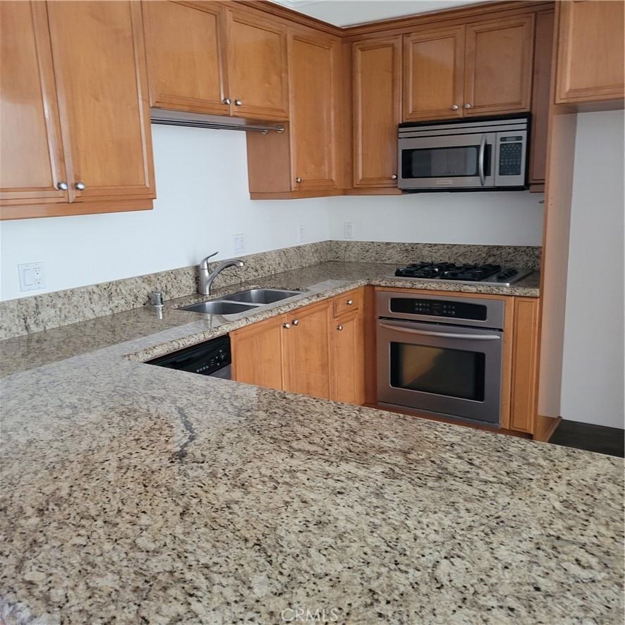 815 S Grand Ave #815-7 - Photo 7 of 12