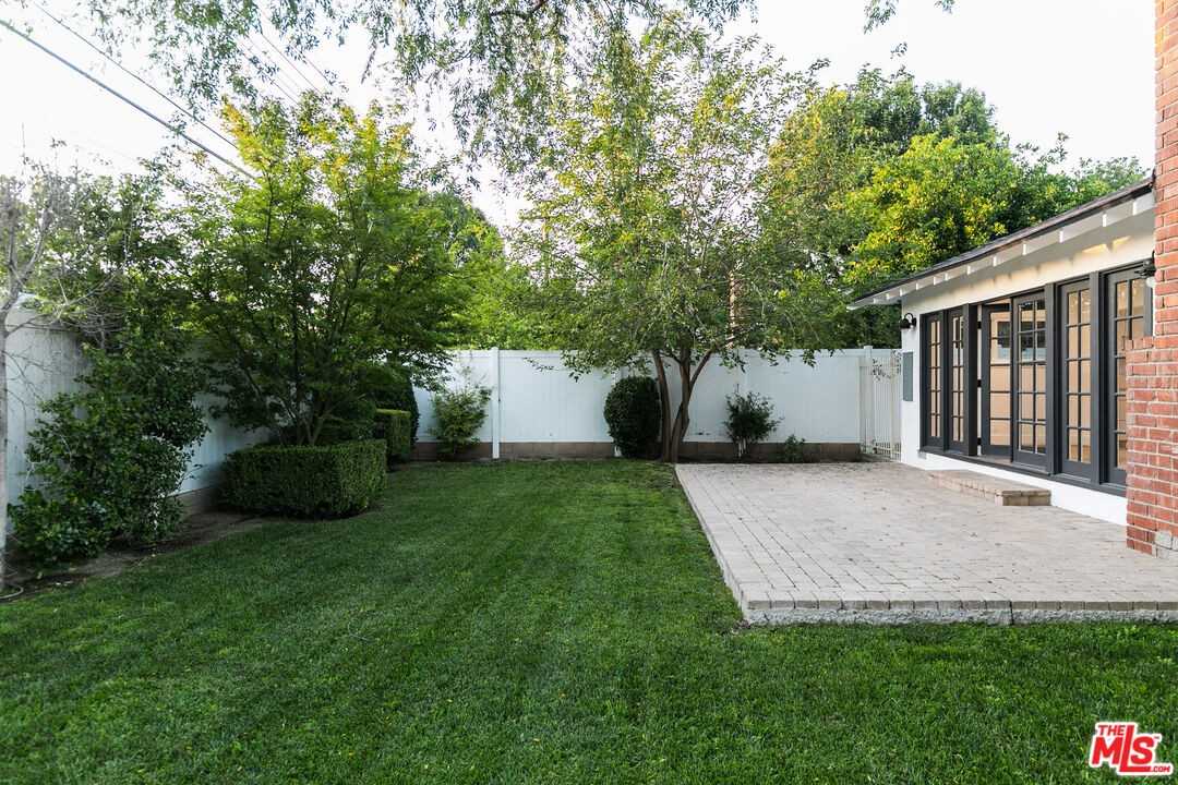 8335 Gladbeck Ave #8335 - Photo 4 of 28