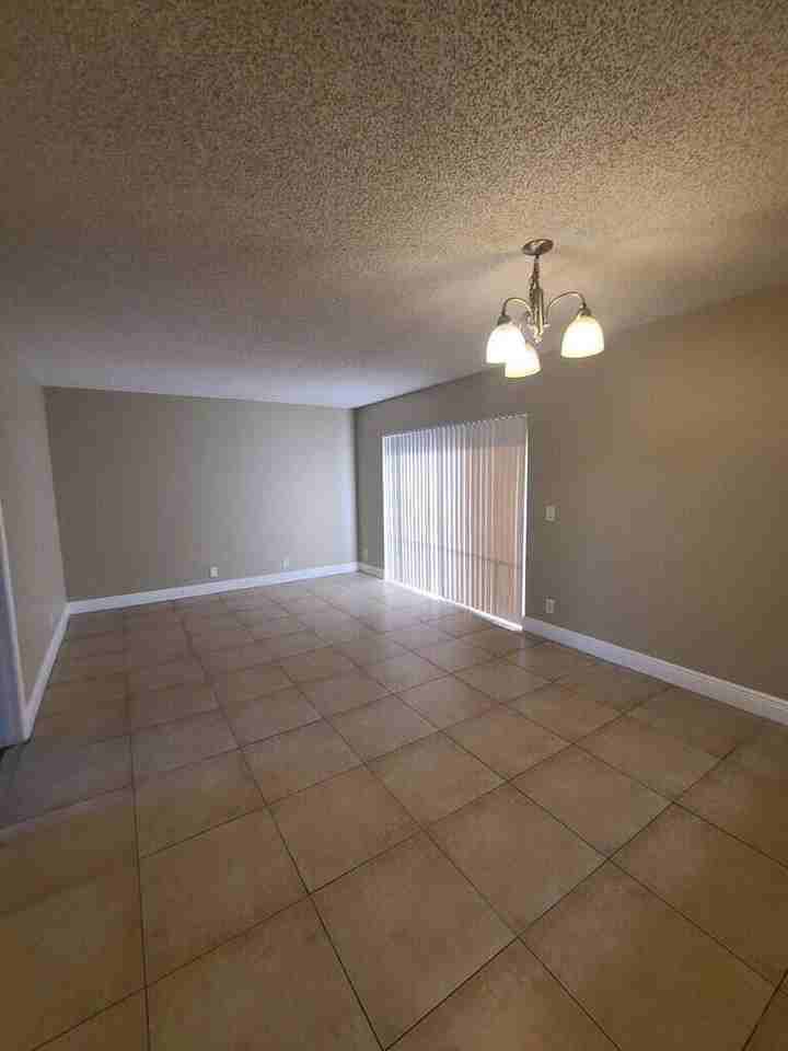 1517 Lake Crystal Dr #1517E - Photo 2 of 16