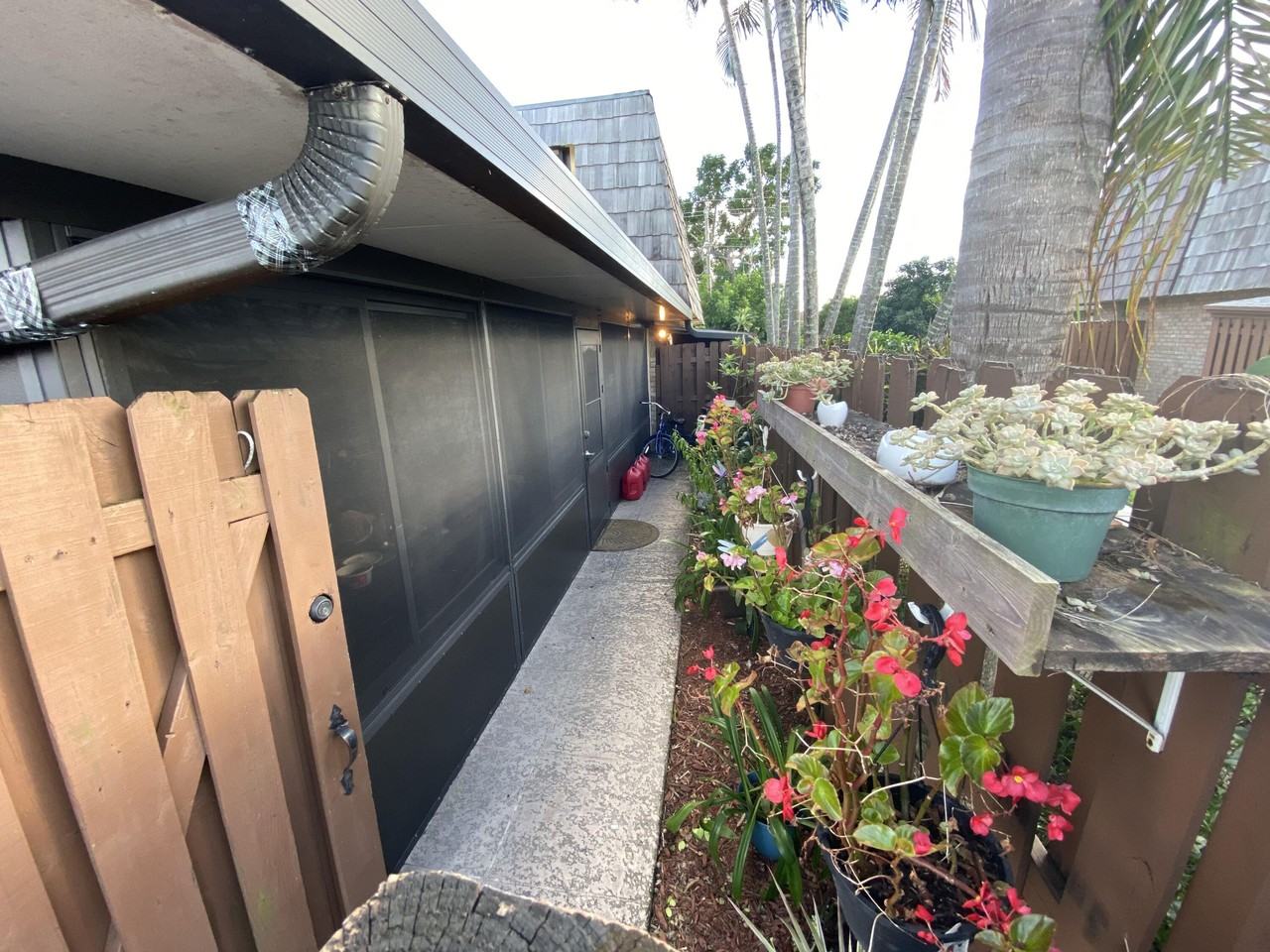 1011 Springdale Cir #1011