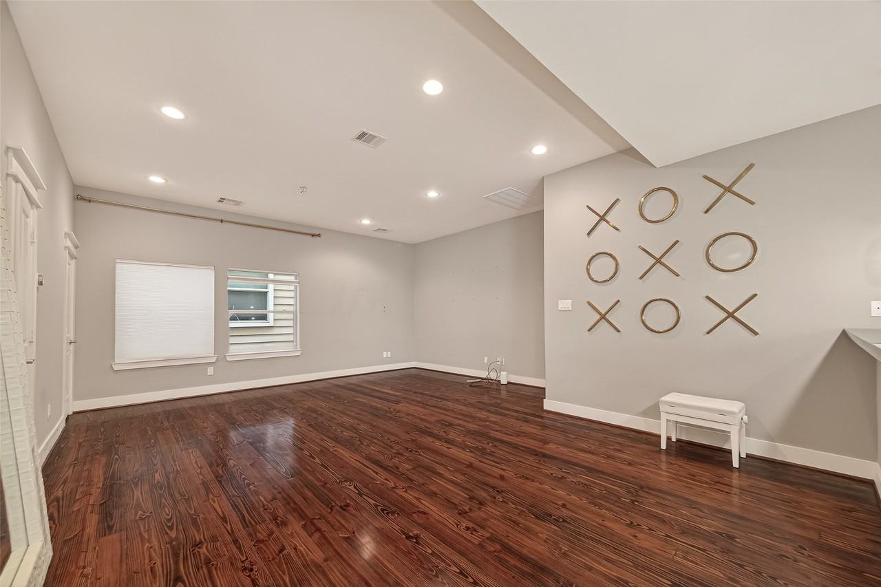 1510 Crockett St #1510B - Photo 5 of 32