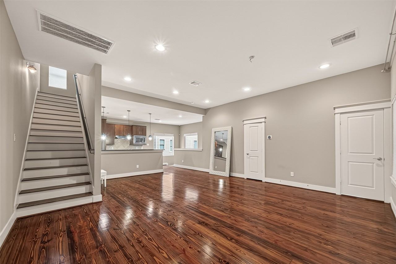 1510 Crockett St #1510B - Photo 7 of 32