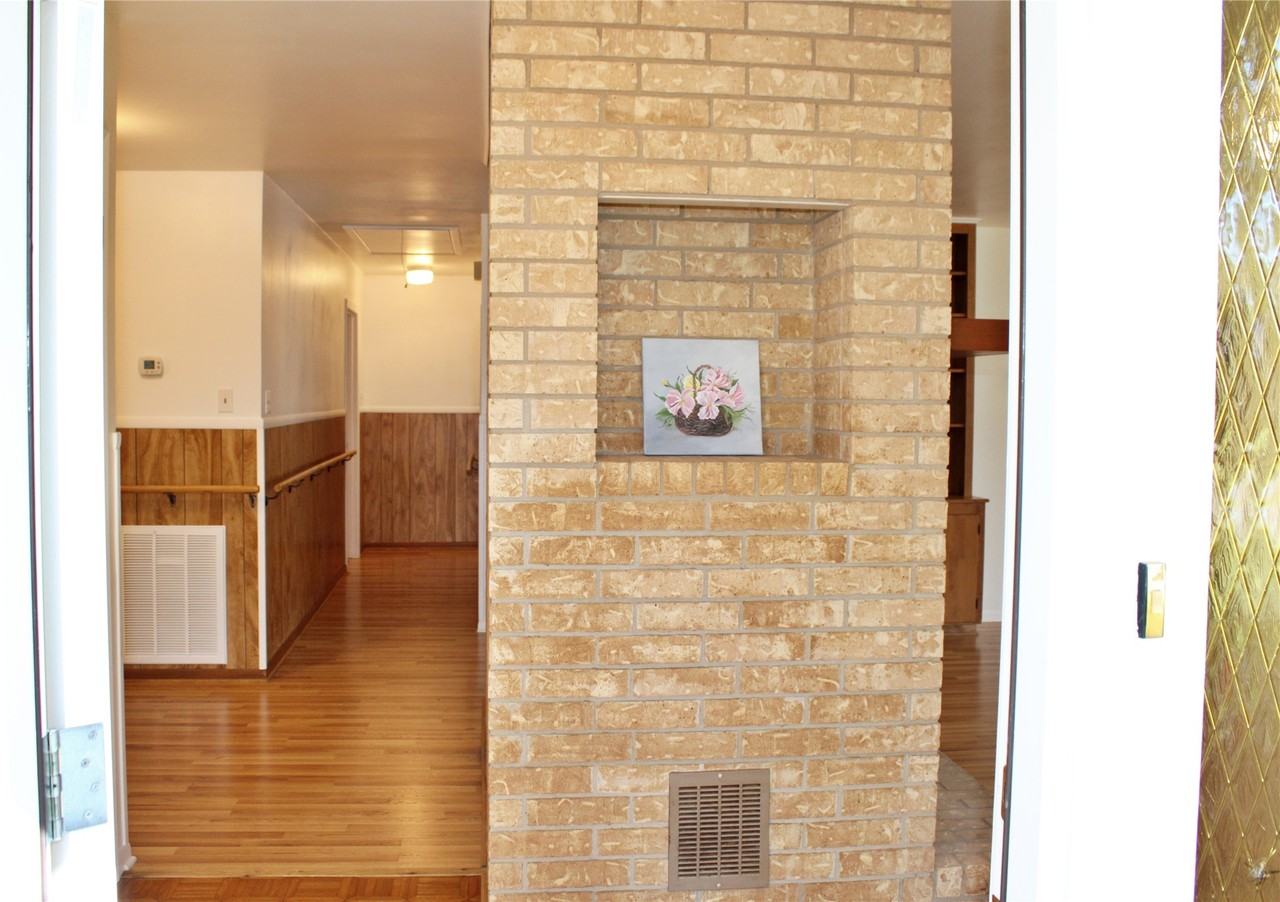 218 Smith St #218 - Photo 3 of 36