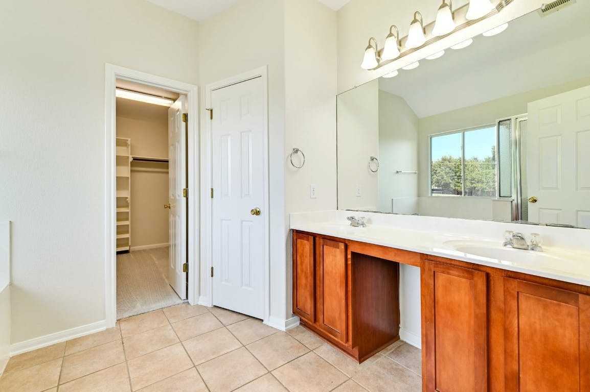 20308 Farm Pond Ln #20308 - Photo 7 of 37