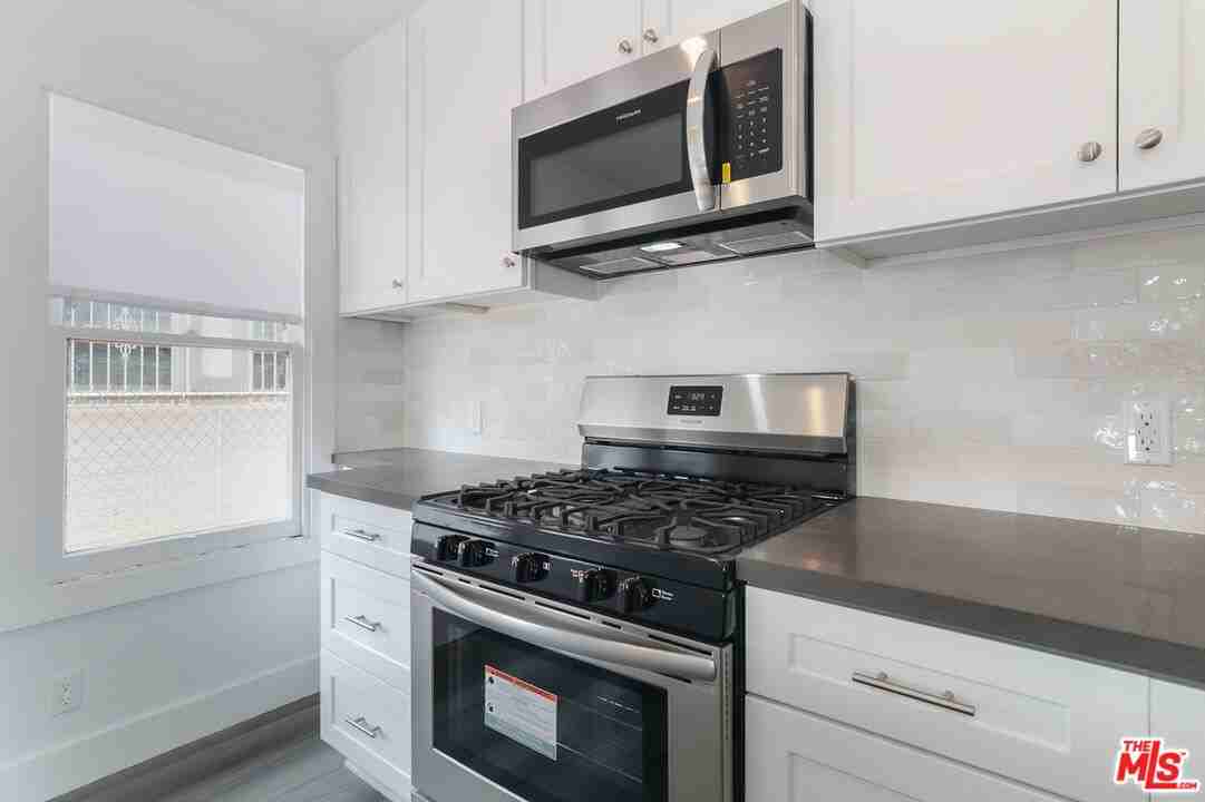 2303 W 30th St #2303 - Photo 2 of 19