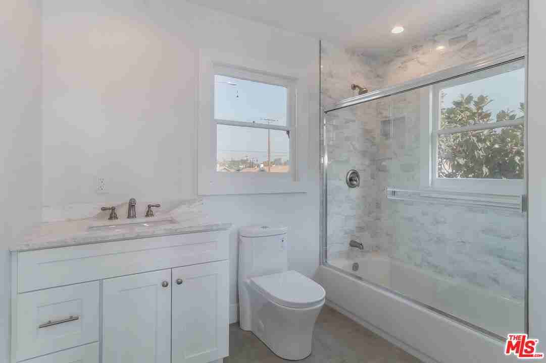 2303 W 30th St #2303 - Photo 3 of 19