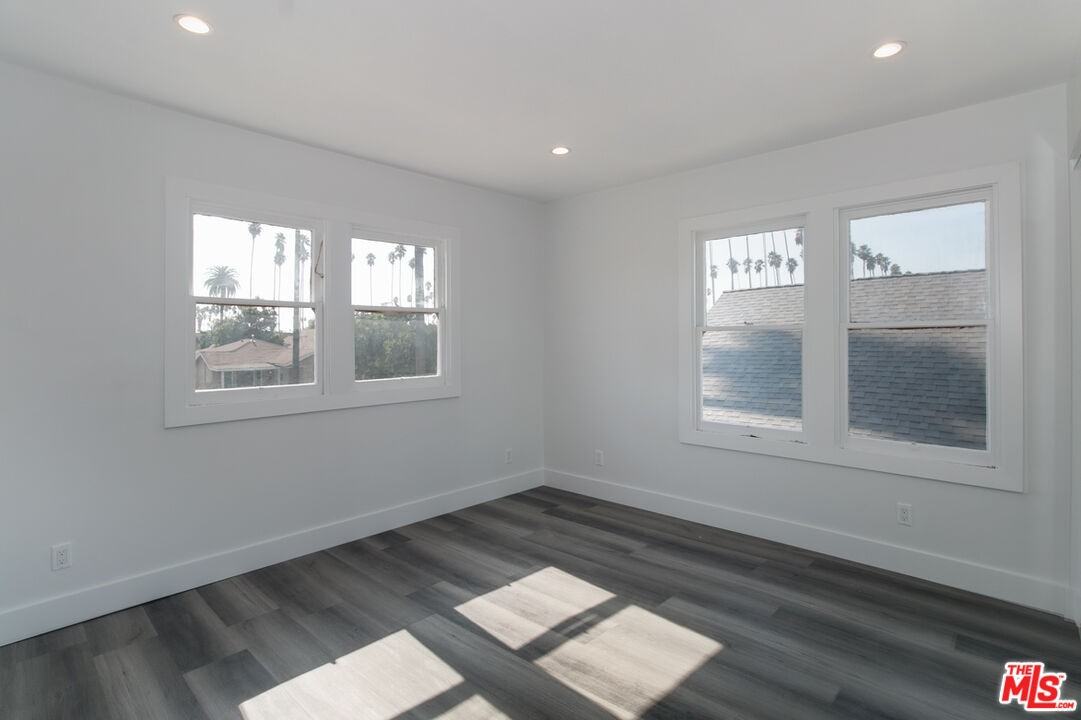 2303 W 30th St #2303 - Photo 7 of 19