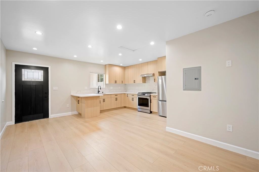 7729 Gentry Ave #7729 - Photo 3 of 16