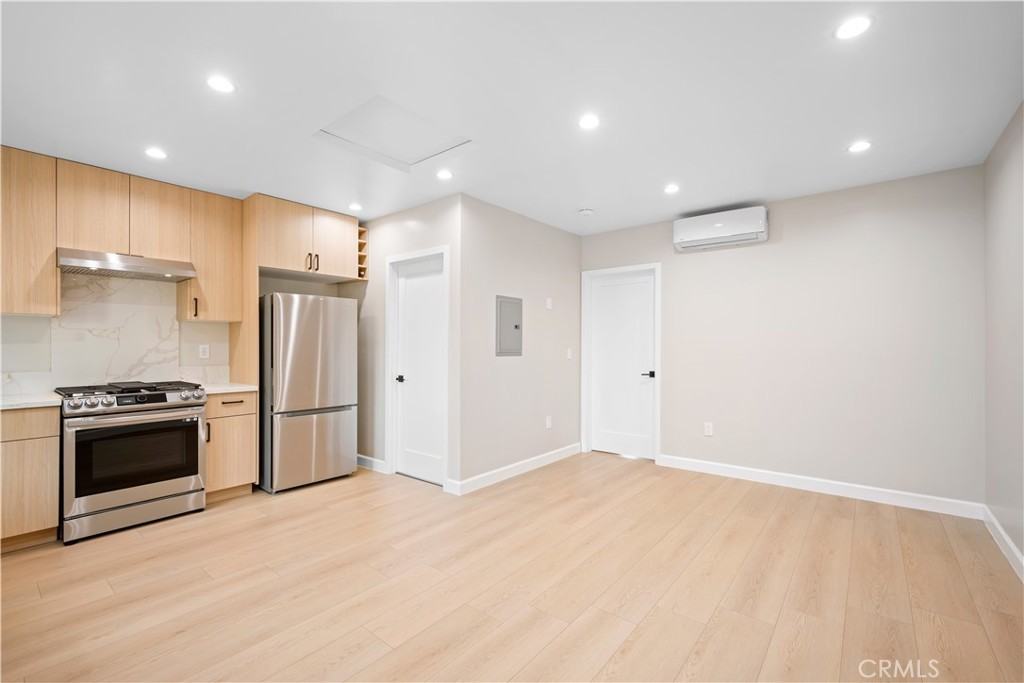 7729 Gentry Ave #7729 - Photo 6 of 16