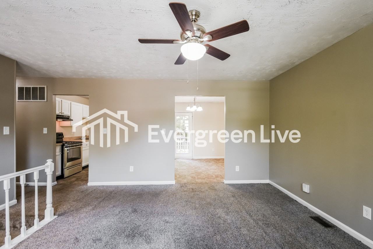 5533 Sleet Dr - Photo 3 of 15