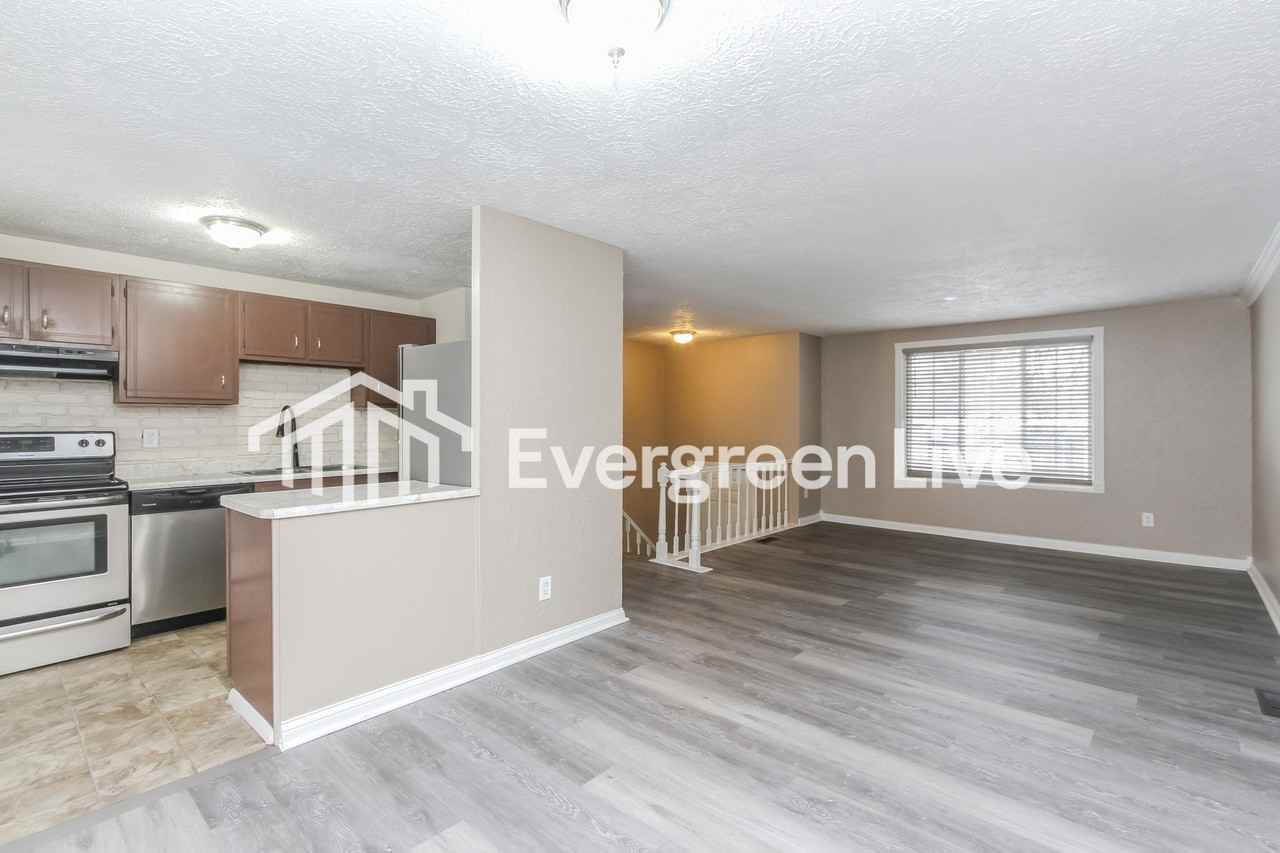 5902 Pemberly Dr - Photo 4 of 15