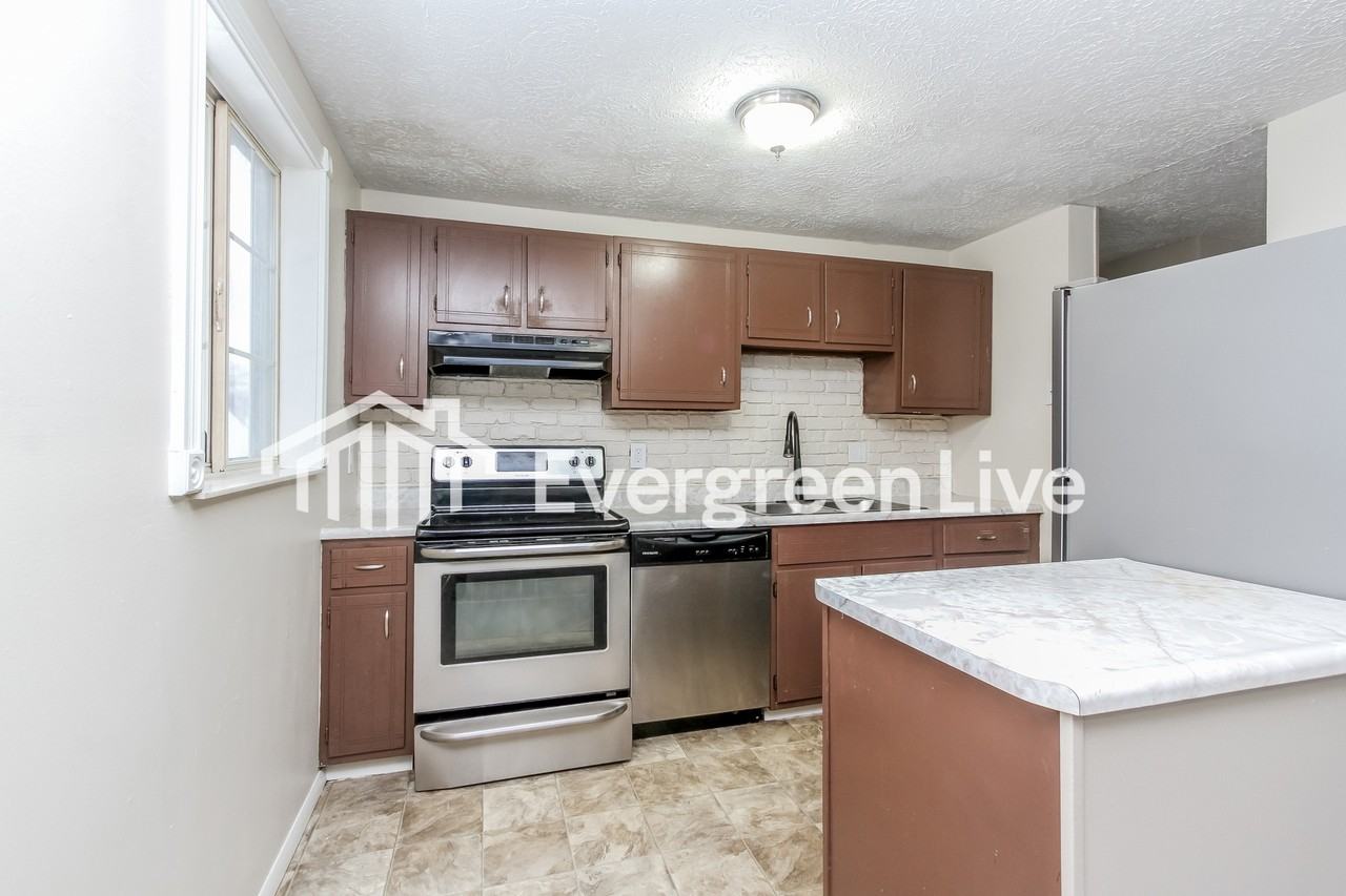 5902 Pemberly Dr - Photo 5 of 15