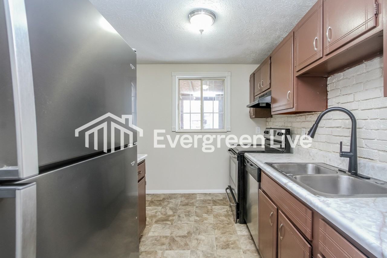 5902 Pemberly Dr - Photo 6 of 15