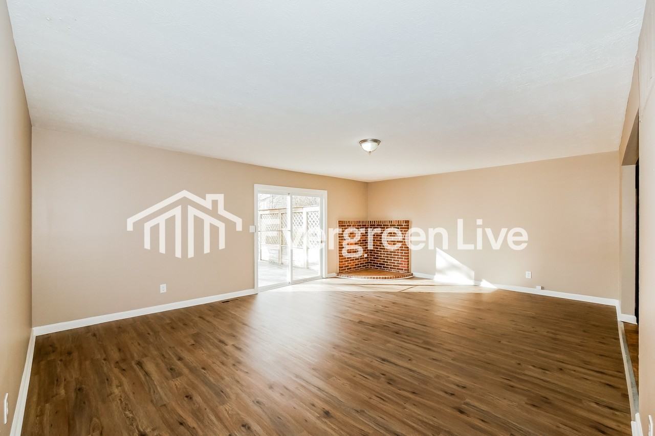 576 Yorktown Rd - Photo 3 of 14