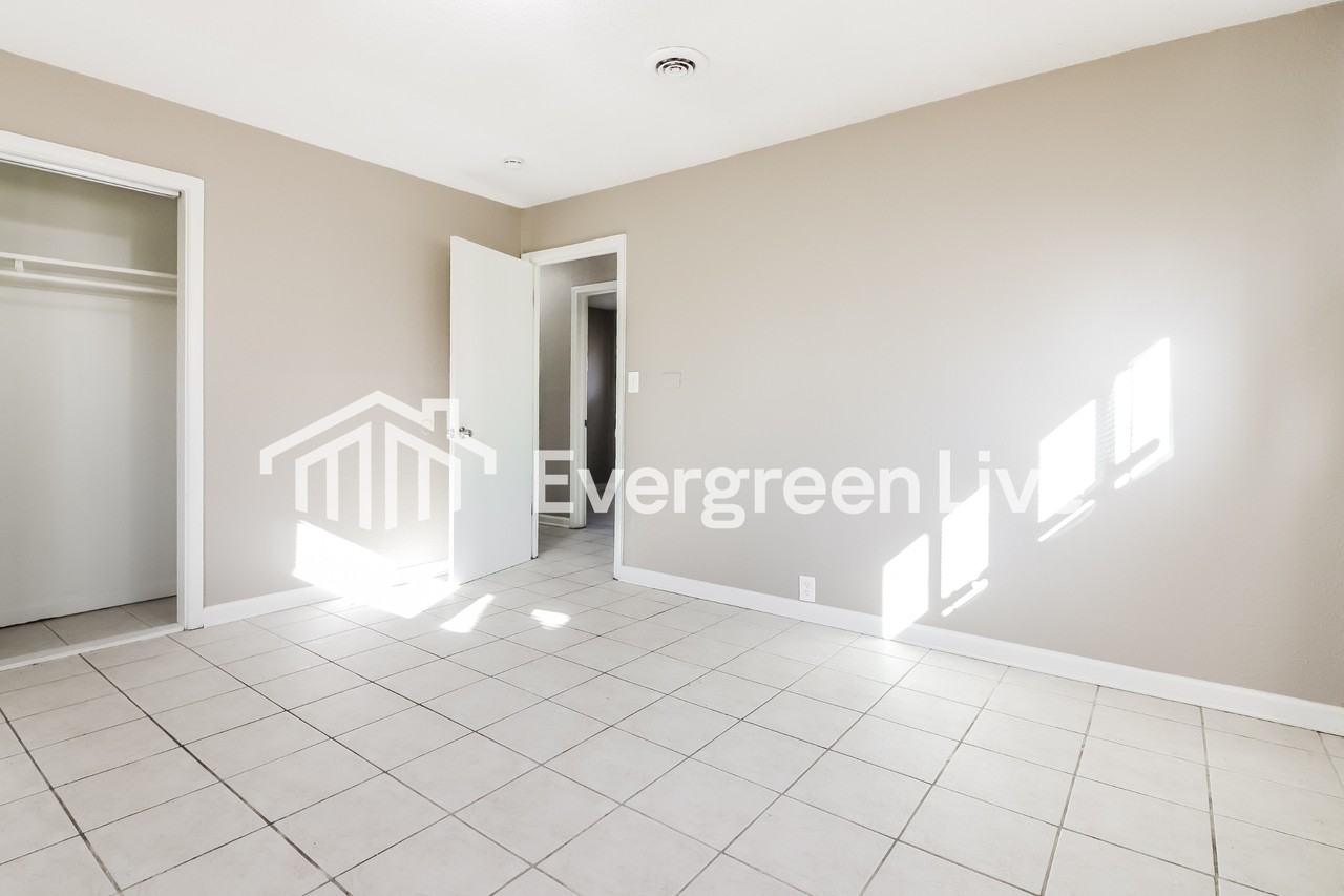 6903 E 114th St - Photo 7 of 15