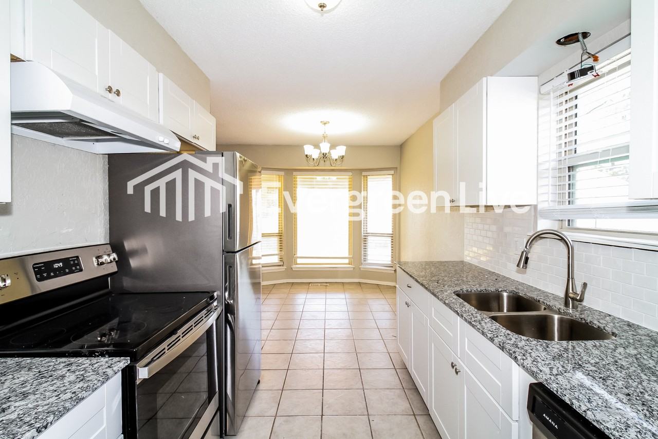 1004 Cambridge Dr - Photo 7 of 20