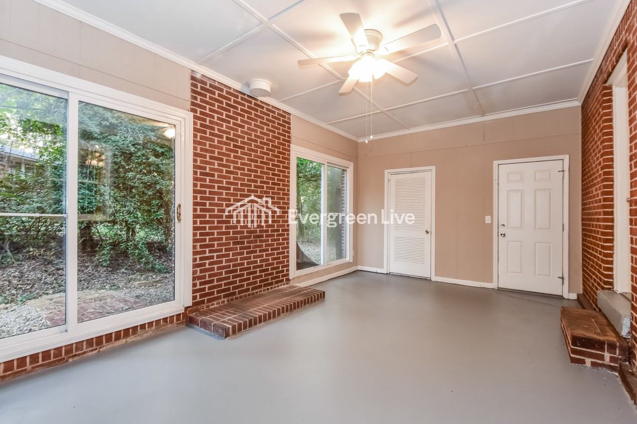 1501 Romain Dr - Photo 2 of 15