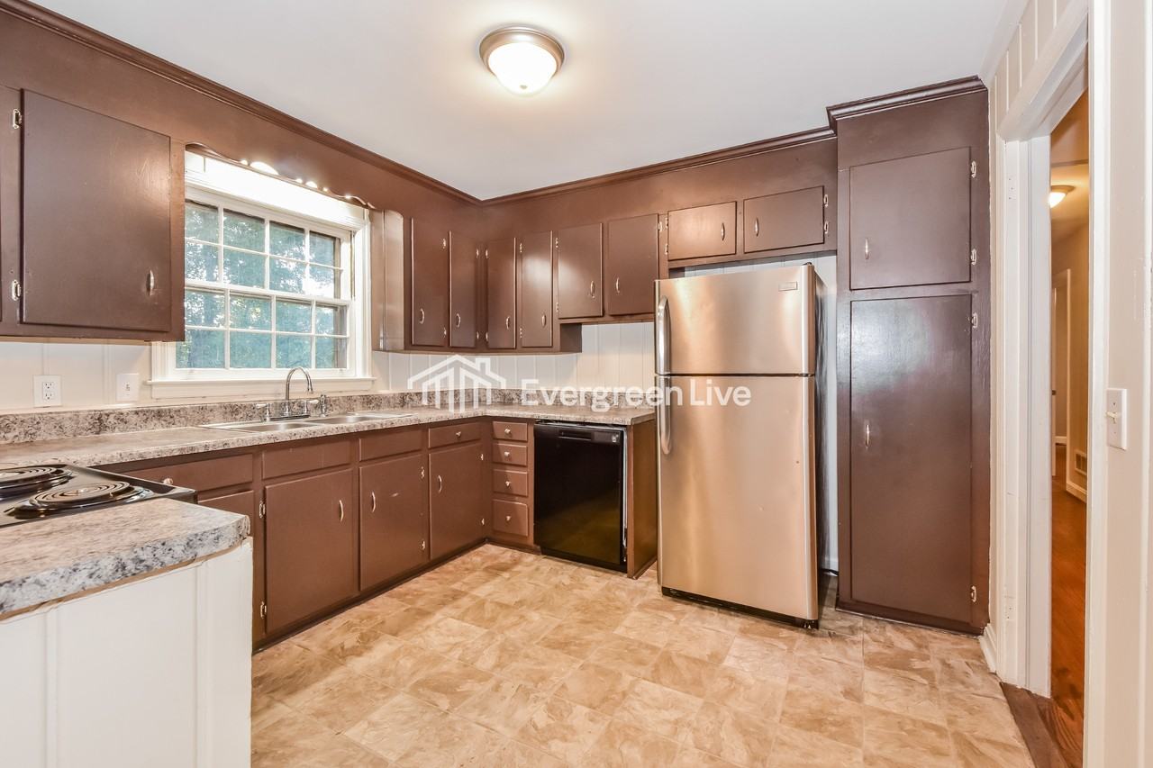 1501 Romain Dr - Photo 5 of 15