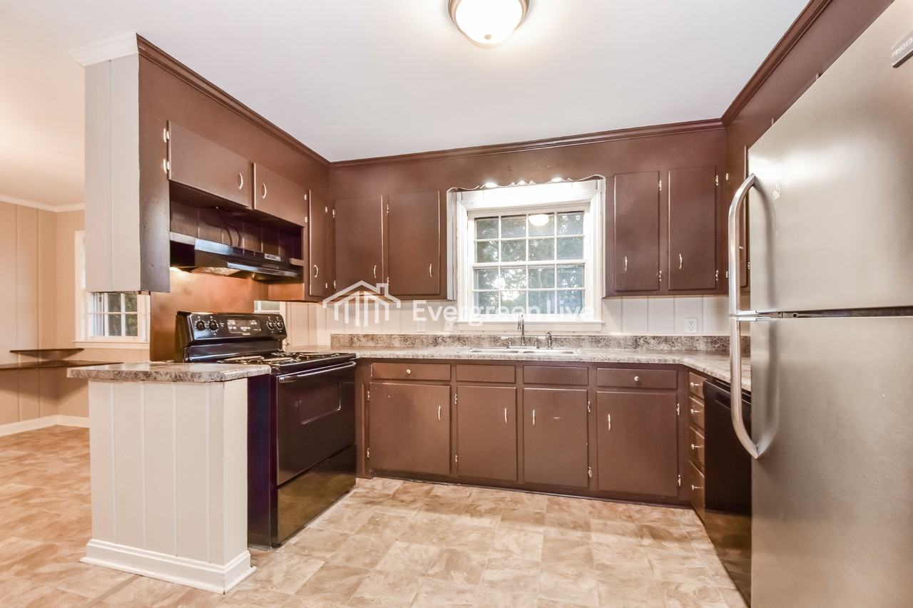 1501 Romain Dr - Photo 7 of 15