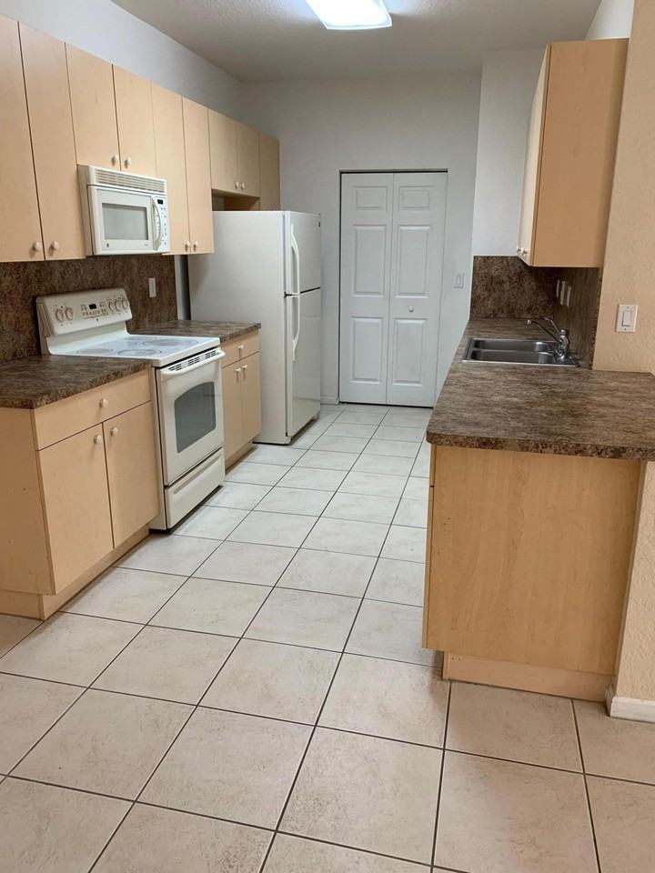 3565 Forest Hill Blvd #3565-86 - Photo 4 of 5