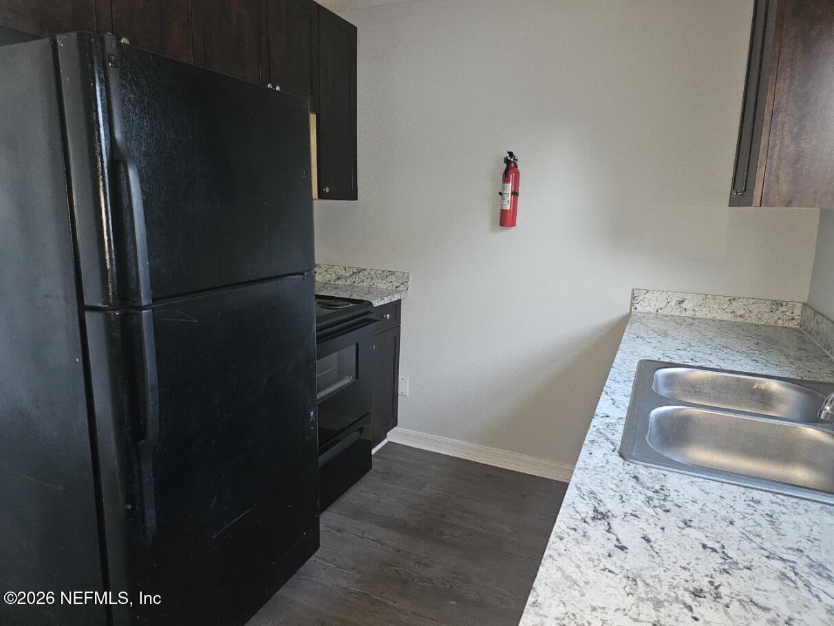 5533 Huwood Ave #5533-2 - Photo 2 of 6