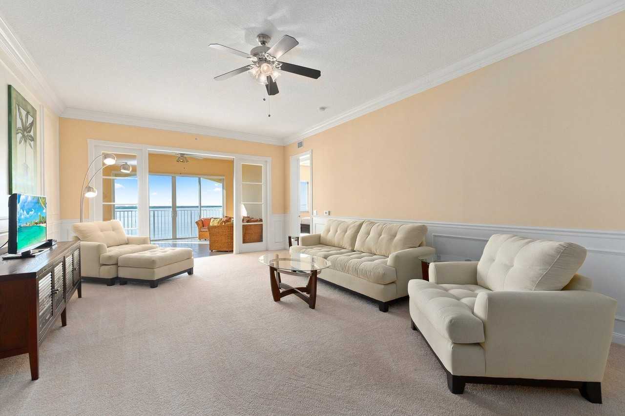 22 Harbour Isle Dr W #22PH02 - Photo 2 of 50