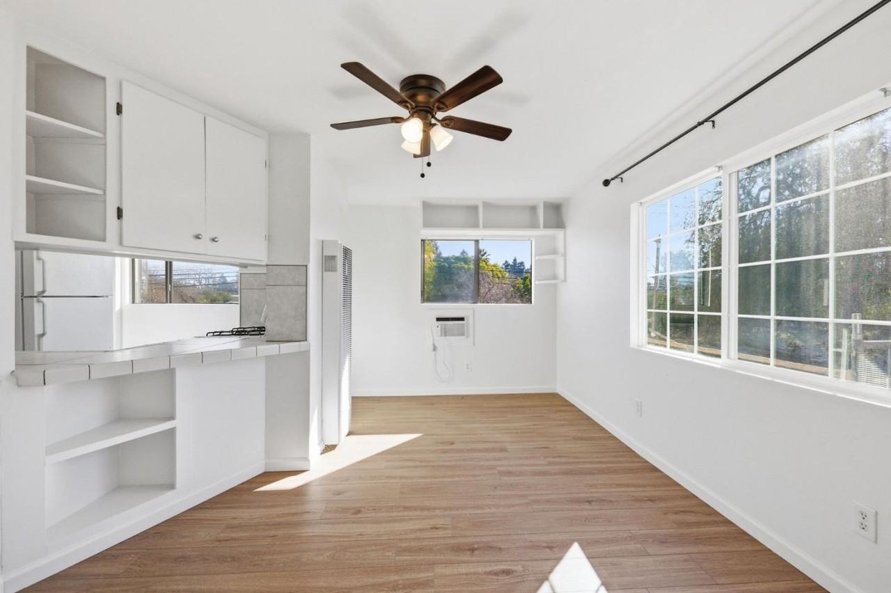 614A Redwood Ave #614 - Photo 4 of 20