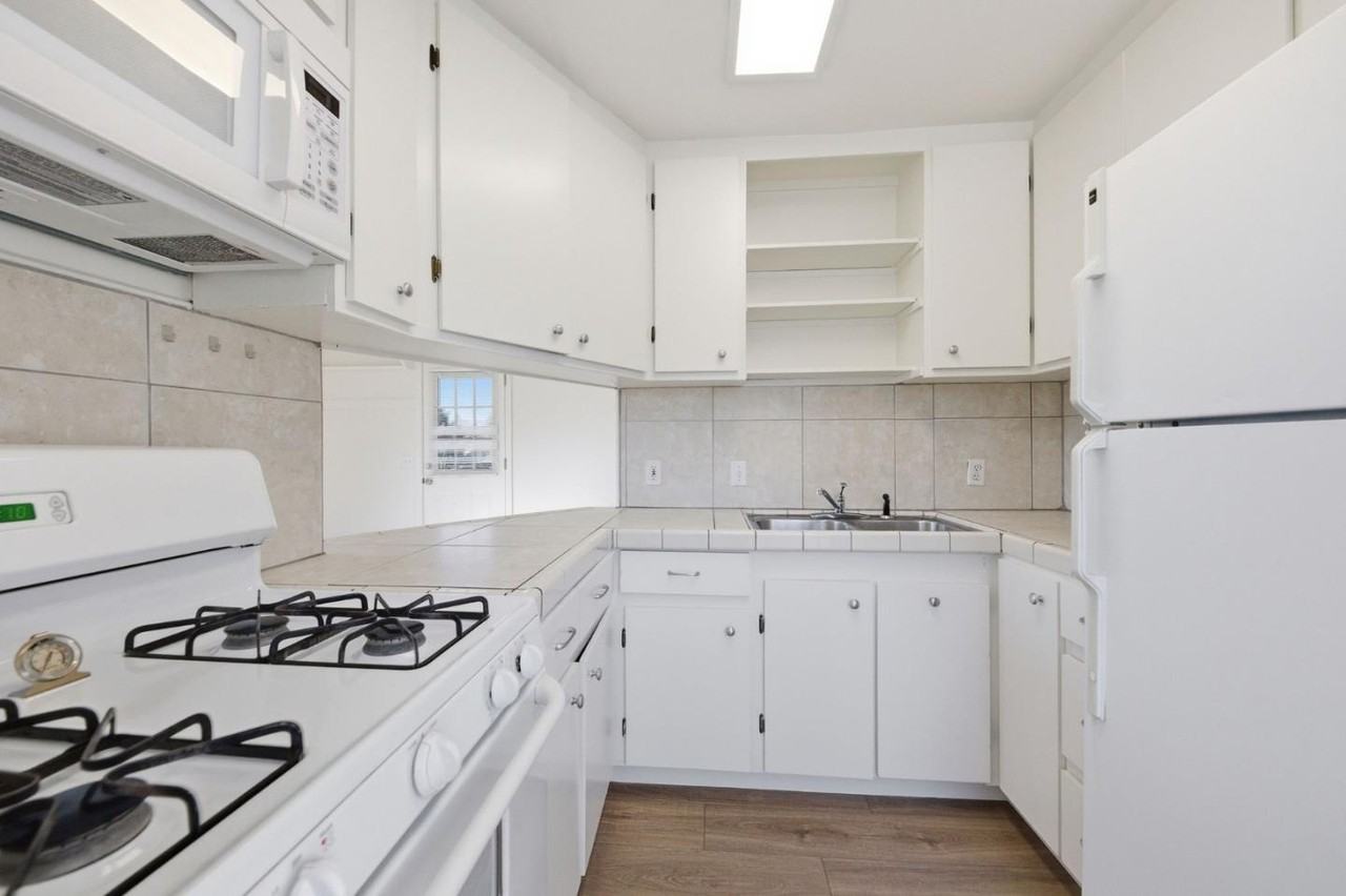 614A Redwood Ave #614 - Photo 5 of 20