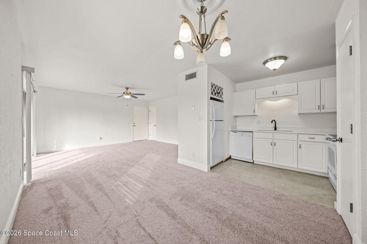 913 S Colonial Ct #913C - Photo 6 of 20