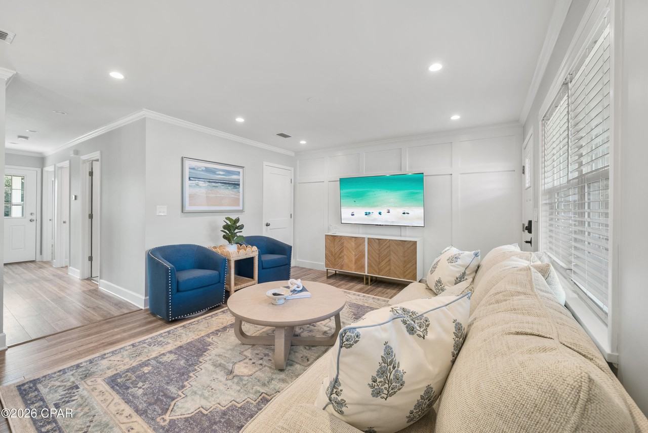 121 Lakeside Cir #121A