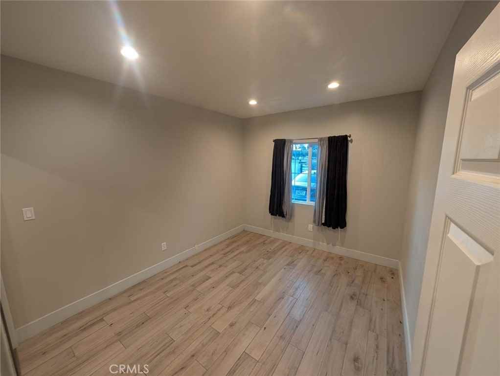 15548 Saticoy St #15548 - Photo 4 of 10