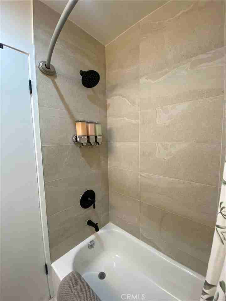 827 S Manhattan Pl #827-205 - Photo 5 of 9
