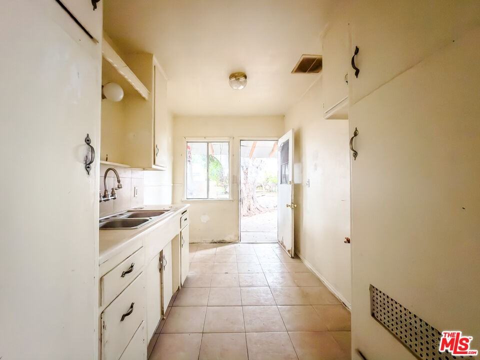 1107 Date St #1107 - Photo 3 of 13