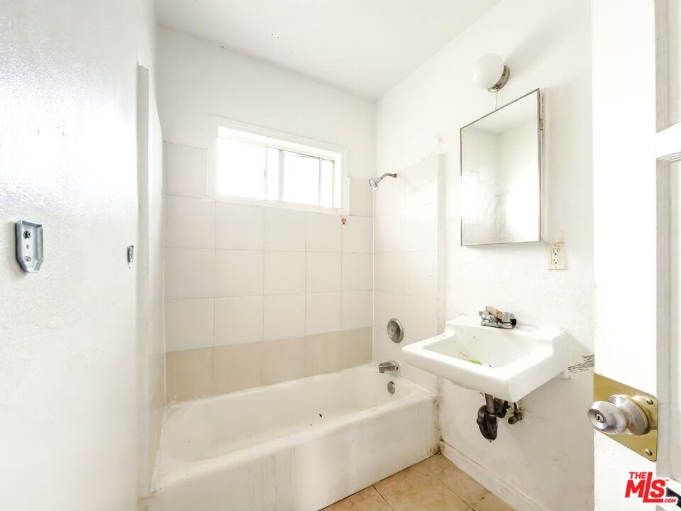 1107 Date St #1107 - Photo 7 of 13