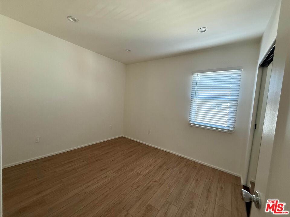 2320 Carnegie Ln #2320B - Photo 6 of 12