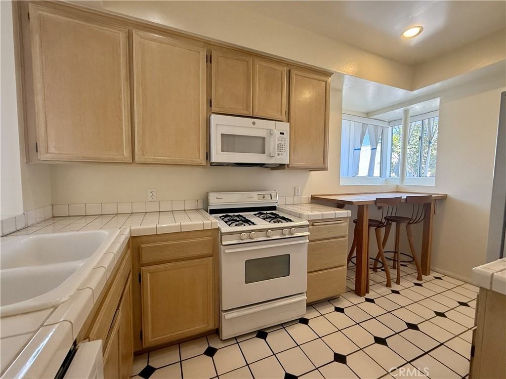 1937 Euclid St #1937 - Photo 5 of 13