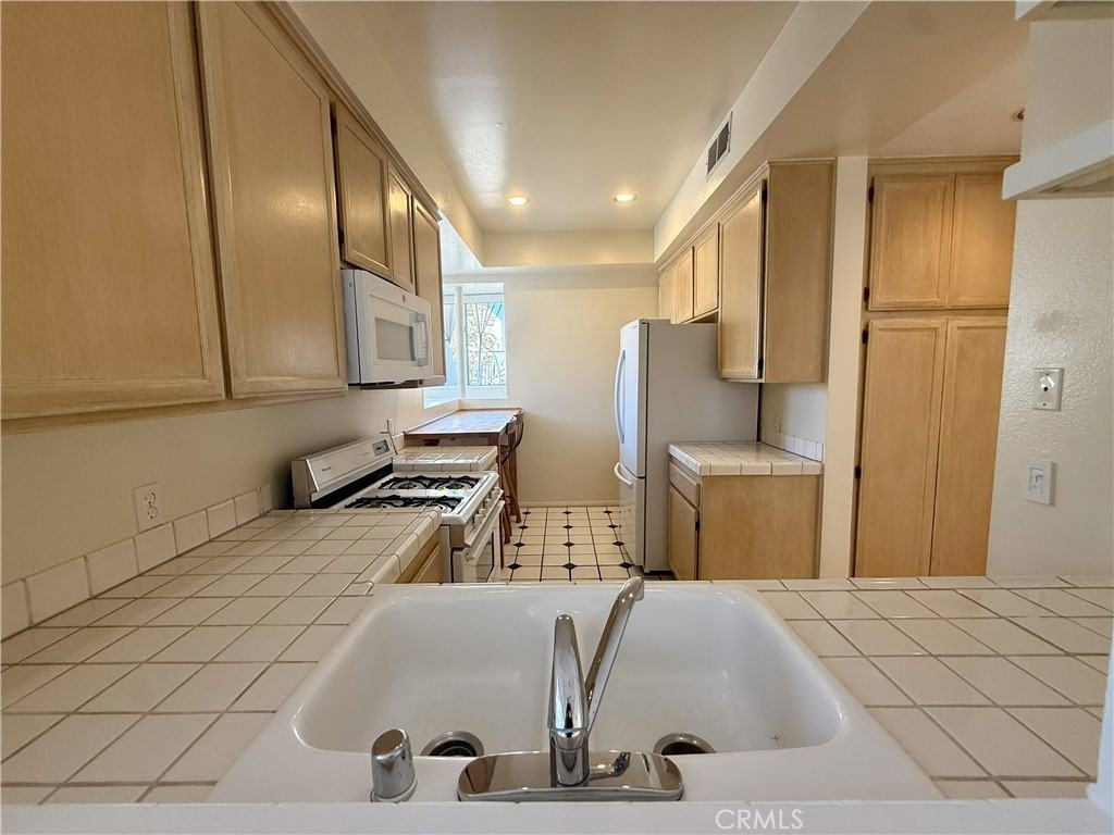 1937 Euclid St #1937 - Photo 6 of 13