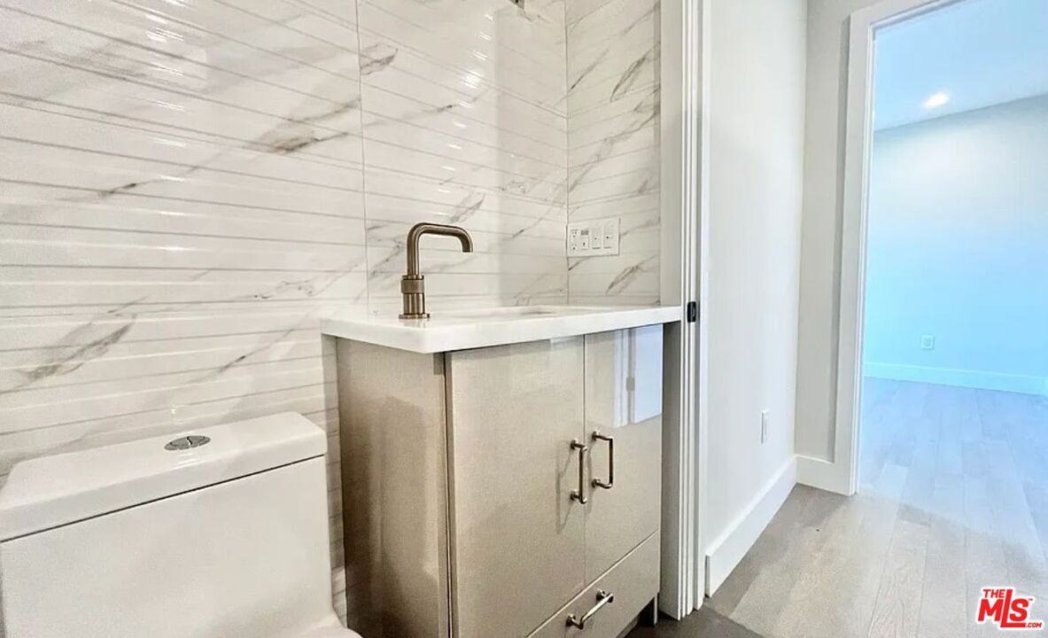 1444 S Crescent Heights Blvd #1444 - Photo 7 of 9