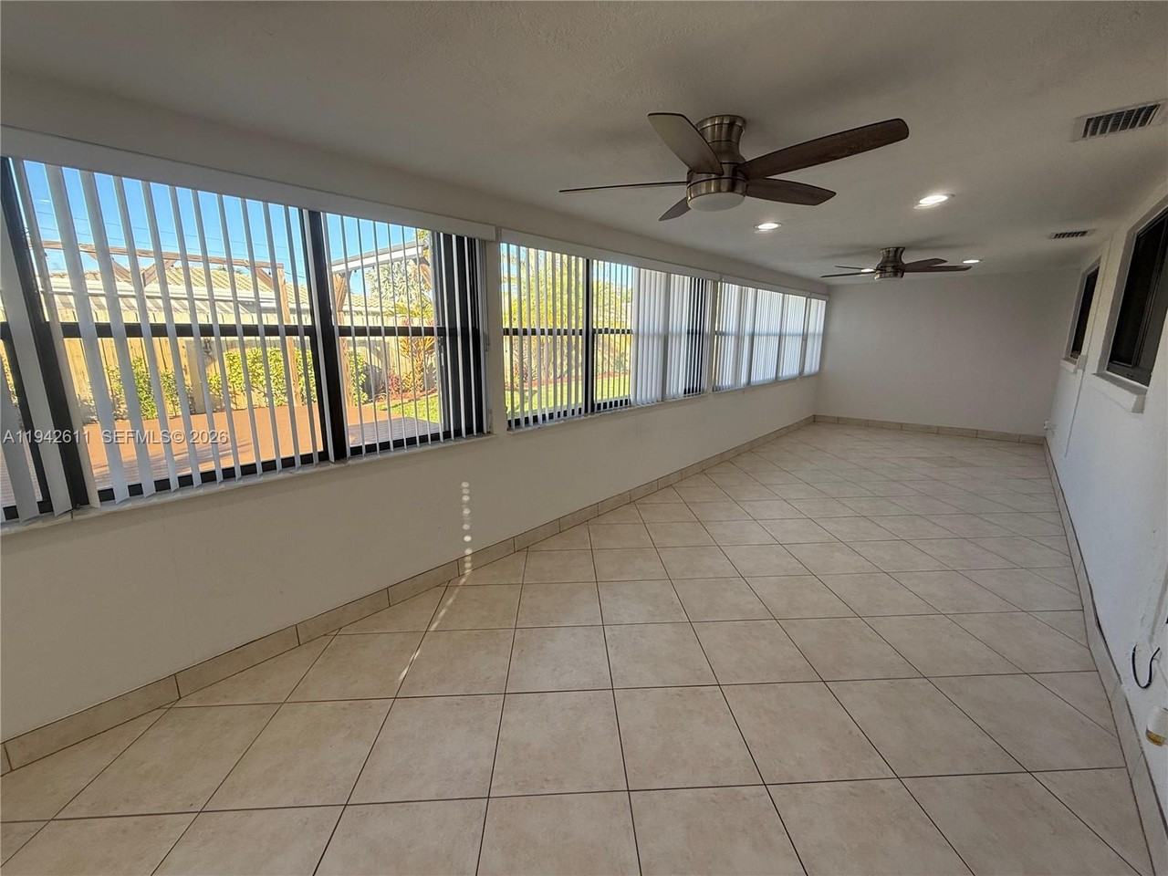 1721 Ne 48th Ct #1721 - Photo 3 of 9