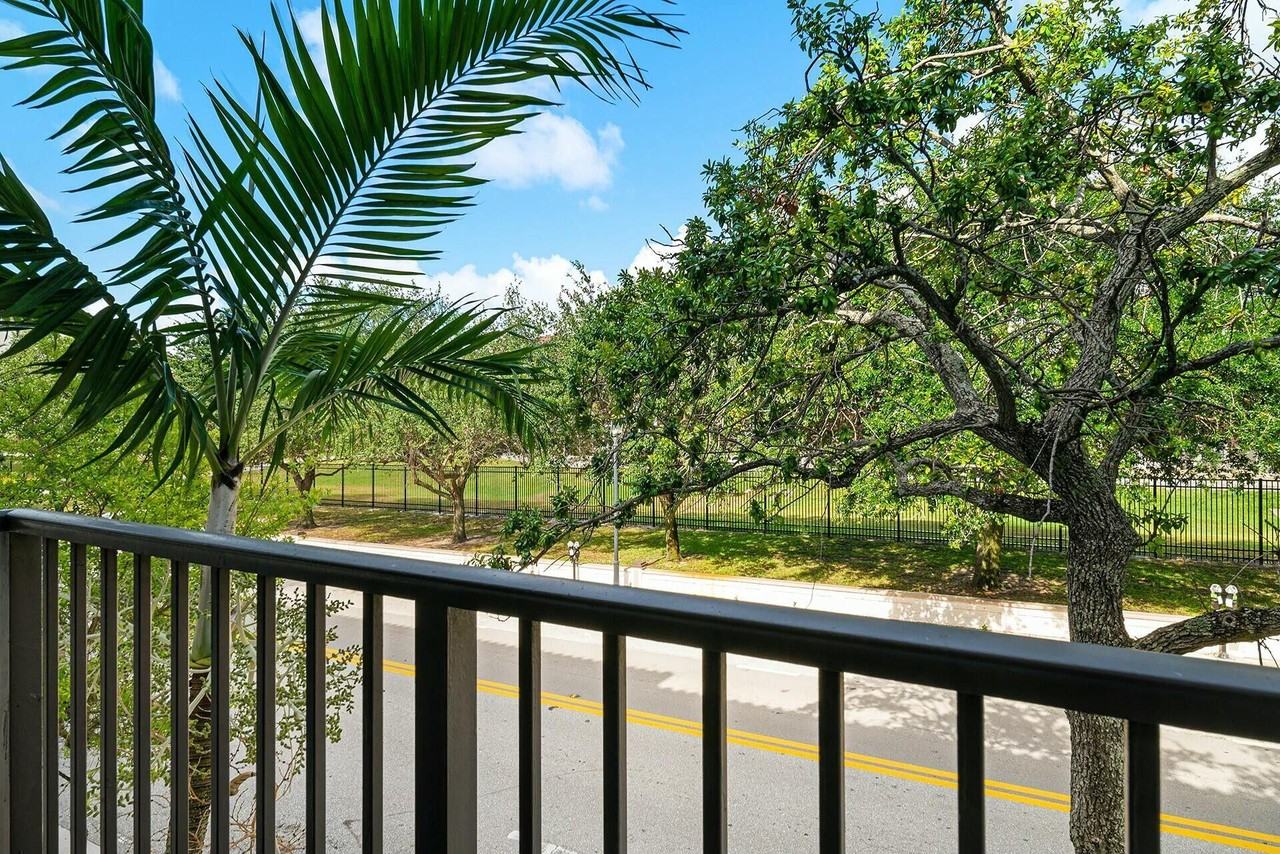 580 S Sapodilla Ave #580-206 - Photo 4 of 16