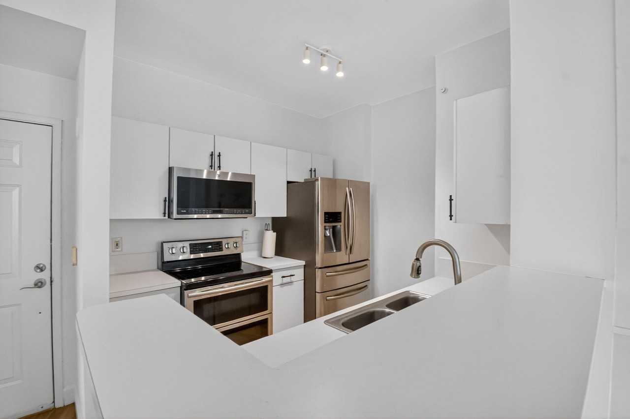 630 S Sapodilla Ave #630-121 - Photo 4 of 23