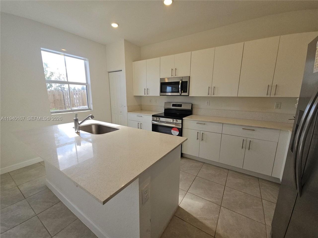 2530 Se 29th St #2530 - Photo 3 of 21