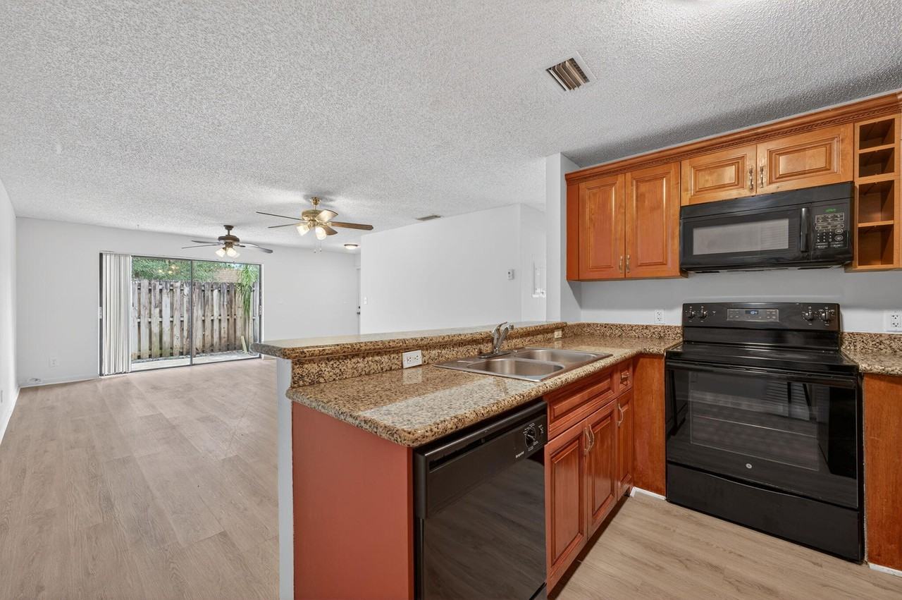 9409 Nw 49th Pl #940920D - Photo 7 of 22