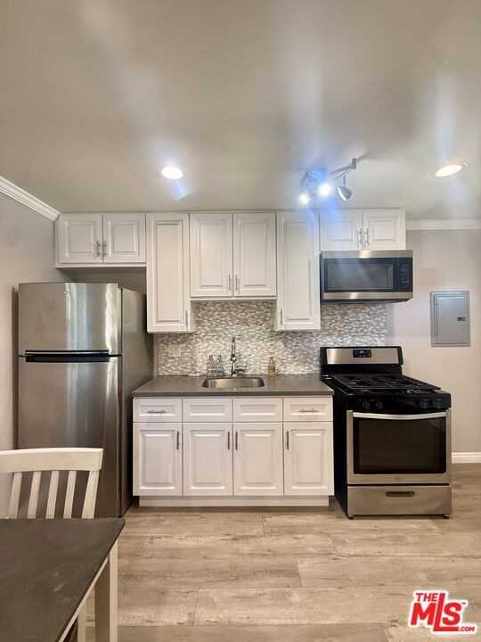 18002 Collins St #18002 - Photo 3 of 14