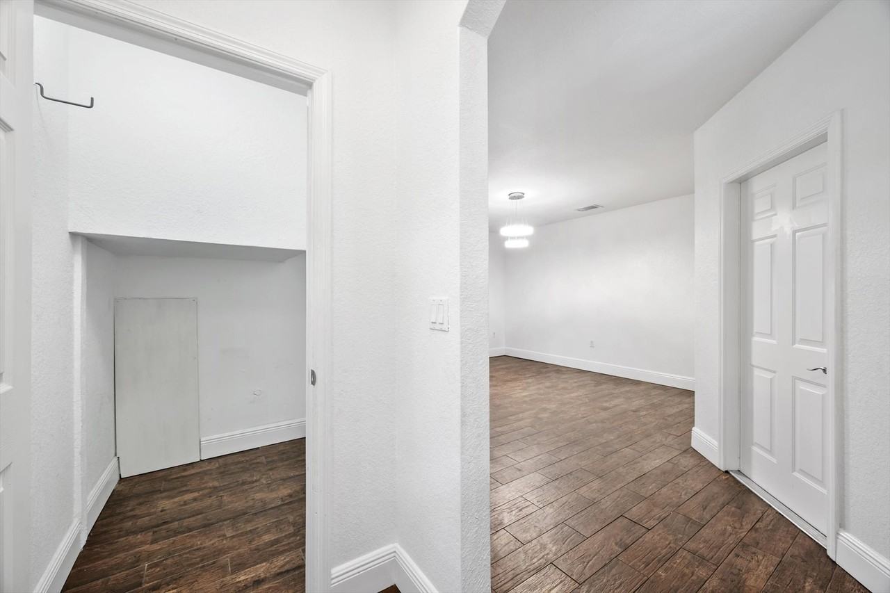 2623 Sw 18th St #2623 - Photo 3 of 40