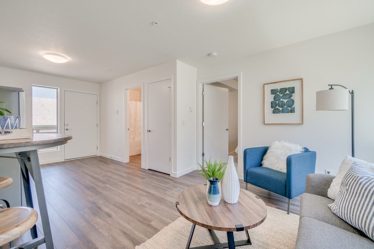 2720 Se Steele St #3 - Photo 4 of 7