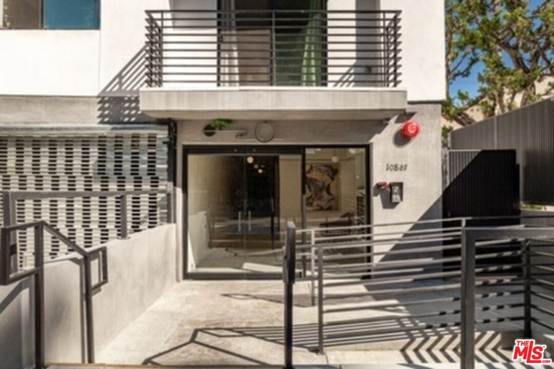 10867 Fruitland Dr #10867-501 - Photo 3 of 9