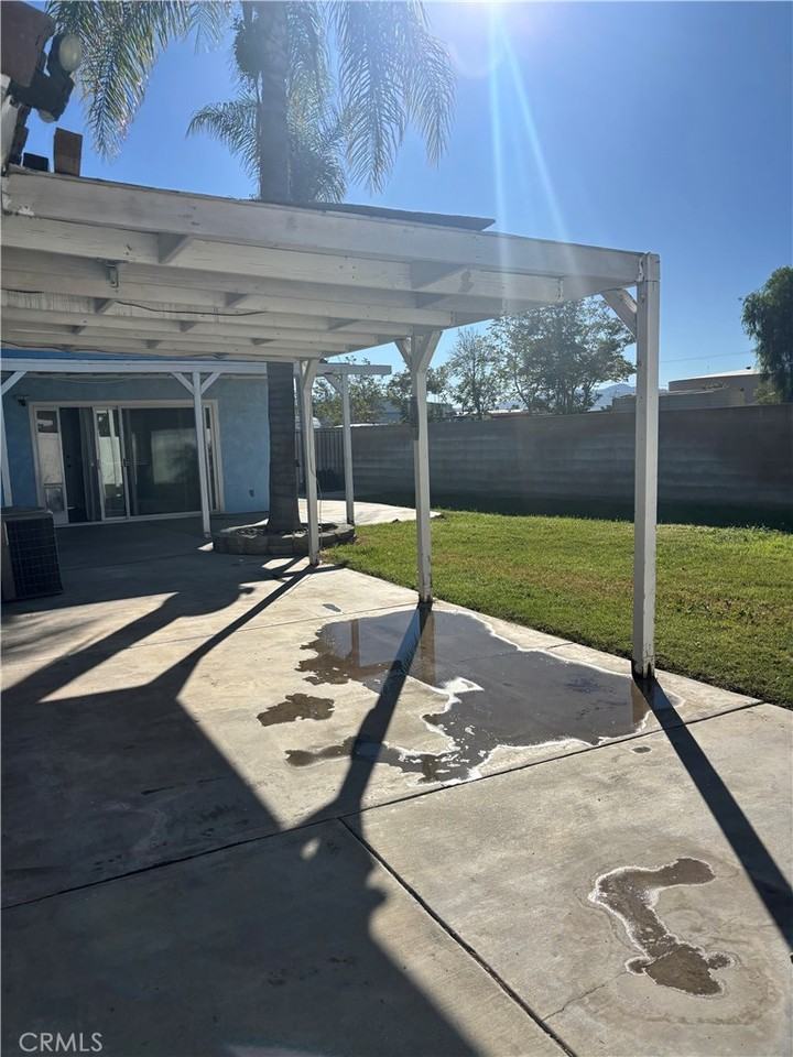 922 Clover St #922 - Photo 2 of 6